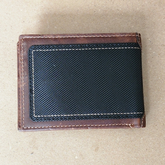 Carhartt Men's Leather Passcase Wallet, Durable Bifold Wallet - Picture 7 of 9